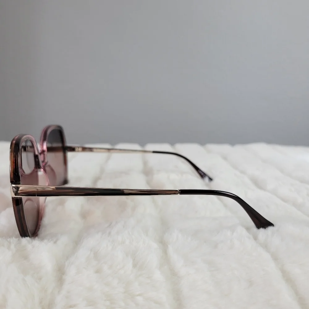 QUAY // ltd ed chrissy teigen retro-glam brown pink frames brown flash lens